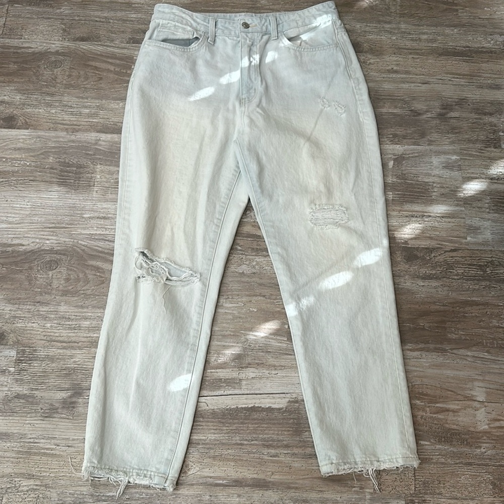 Flying monkey jeans size 29. High rise mom jeans. Light washed.